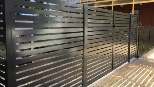 Aluminum-Horizontal-Fence-Installed-in-Toronto